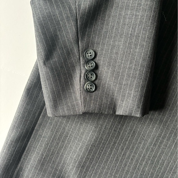 CHESTER BARRIE SAVILE ROW Barney’s New York grey pinstriped wool blazer | 48 L - Picture 6 of 13